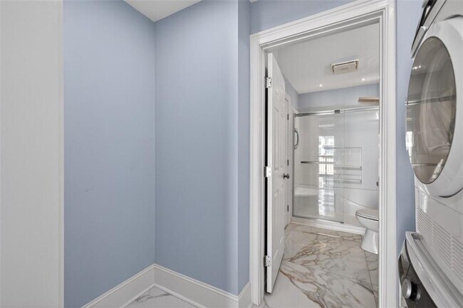 Building Photo - 1075 Peachtree Walk NE