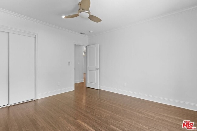 Building Photo - 619 S Sycamore Ave