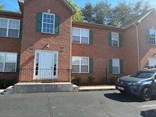 Building Photo - 4805 Poplar Crest Way