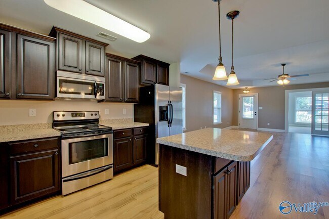 Building Photo - 5010 Montauk Trail SE