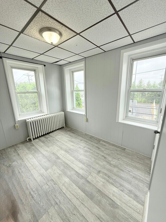 Building Photo - 3527 Kutztown Rd