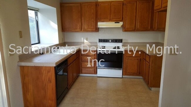 Building Photo - 3 Bedroom Greenhaven Home