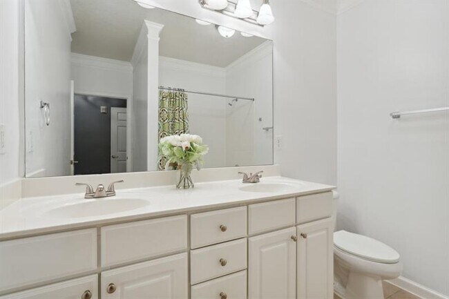 Building Photo - 1850 Cotillion Dr