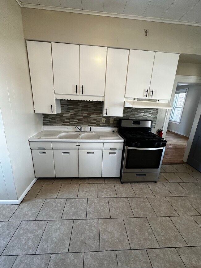 Building Photo - 2403 W. Stafford Apartments, LLC