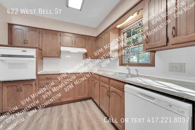 Building Photo - 3 BED, 2 BATH HOUSE FOR RENT