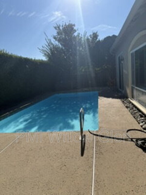 Building Photo - 536 Curie Dr