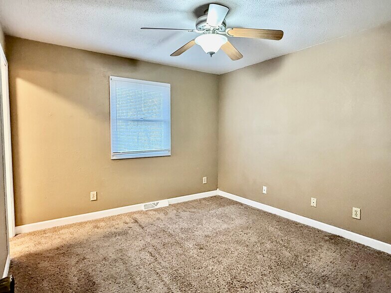 Building Photo - 2317 Independence Ct