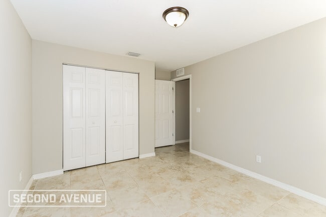 Building Photo - 1426 Paramount Ave SE