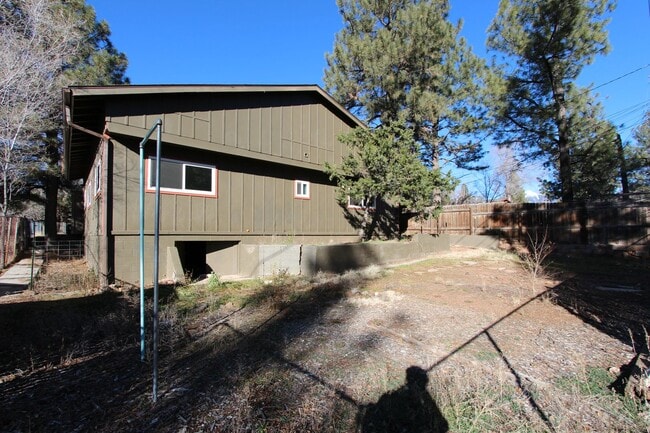 Building Photo - $500 Move-In Special! Remodeled Unit with Community Garden