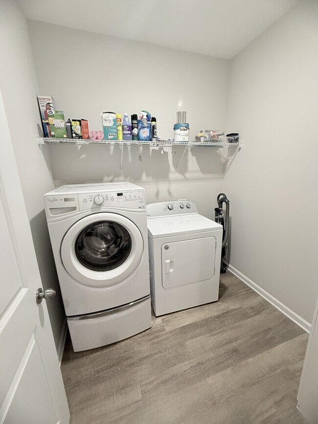 Building Photo - 220 Machrie Lp