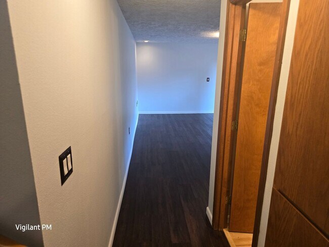 Building Photo - Amazing 3 bedroom home