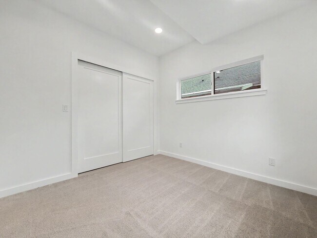 Building Photo - 3538 S Hudson St