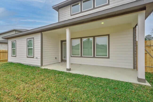 Building Photo - 14257 Lake Lodge Dr