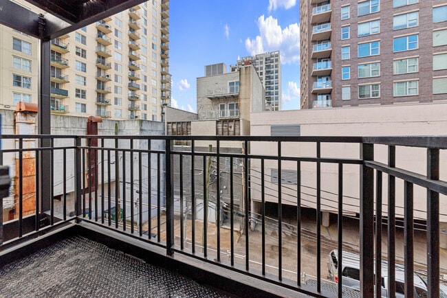 Building Photo - 1220 N Lasalle-C5