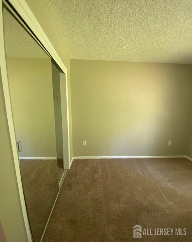 Building Photo - 254 Hampshire Dr