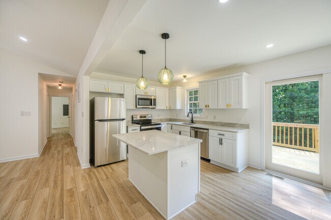 Building Photo - 2416 Horseshoe Bend Dr