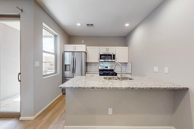 Building Photo - New Townhouse NE Heights 2/bedroom 1.5/bath 1/CG