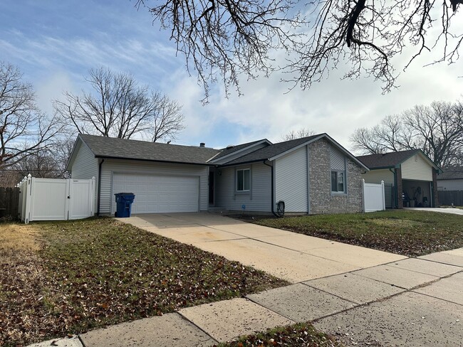 Building Photo - Beautiful 3 Bedroom Home ! Near Mcconnell ...