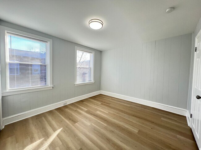 Building Photo - Newly Remodeled 3b/1b House in South Philly! Section 8 Only
