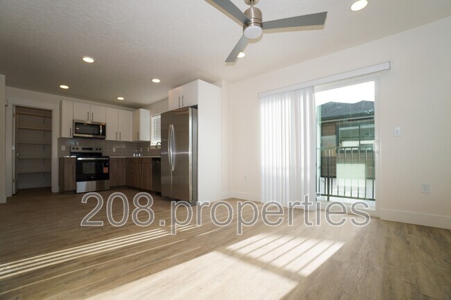 Building Photo - 4632 N Iota Ln