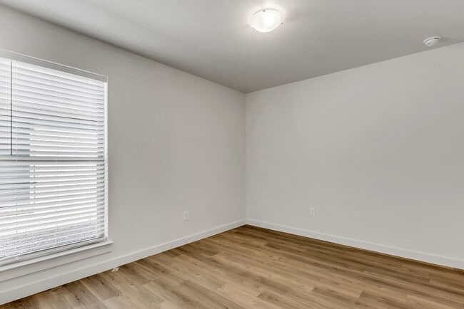 Building Photo - 6333 Poppy Dr