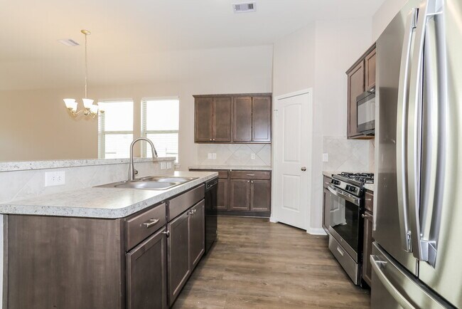 Building Photo - 15153 Meadow Glen S