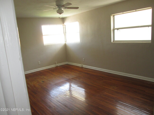 Building Photo - 1311 4th St N