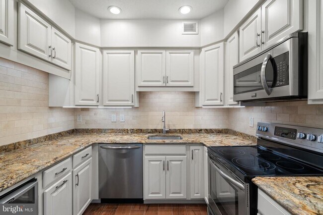 Building Photo - 1805 Crystal Dr