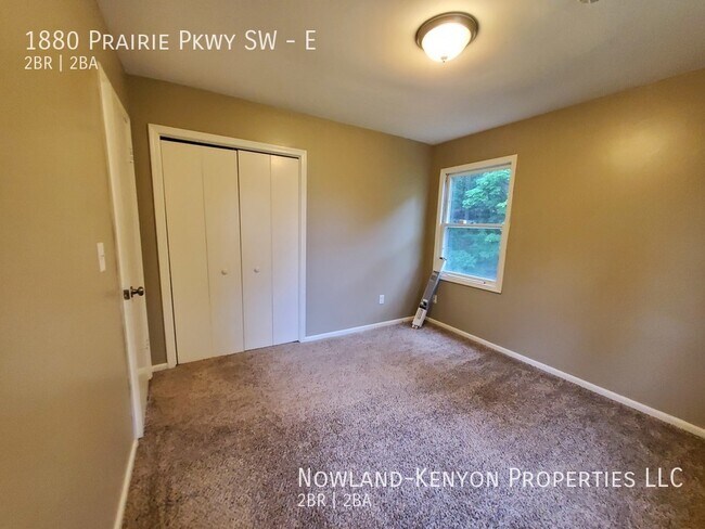 Building Photo - 1880 Prairie Pkwy SW - E- 2 beds, 1 full bath