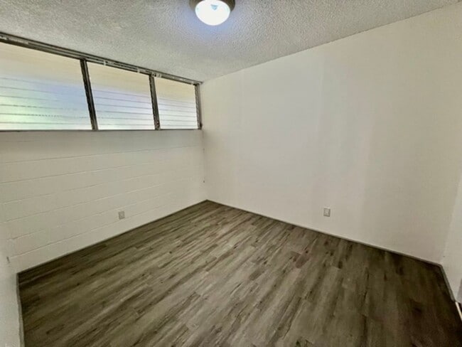 Building Photo - 95-2057 Waikalani Pl #406