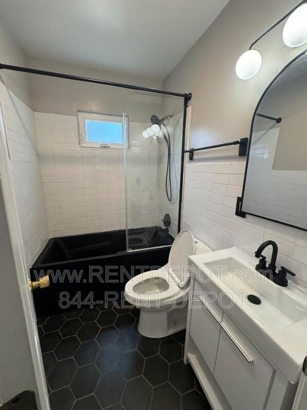 Building Photo - 1303 S St James Blvd