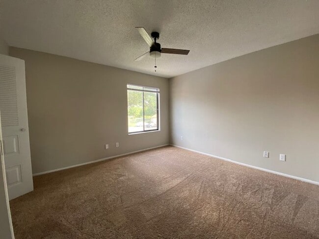 Building Photo - Daytona Beach 2/2.5 townhome