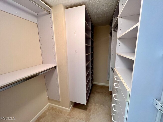 Building Photo - 4015 SE 20th Pl