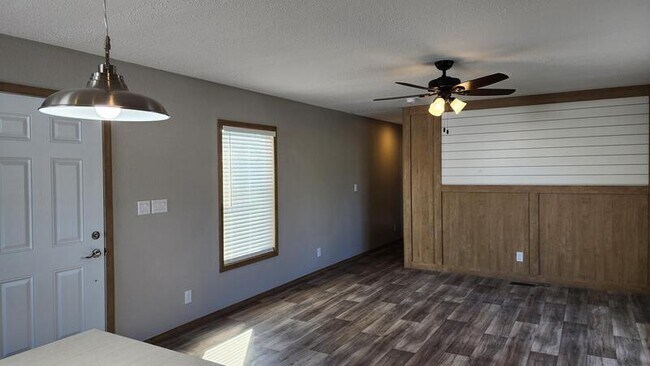 Building Photo - 11 Andreasen Dr