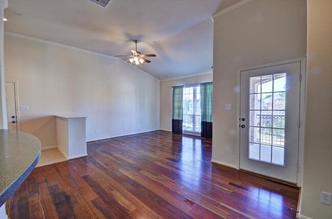 Building Photo - 6607 Lake Woodlands Dr