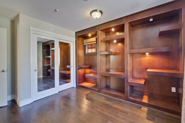 Building Photo - Gorgeous Morgan Park Refreshed for Immediate Move-In! Must see!