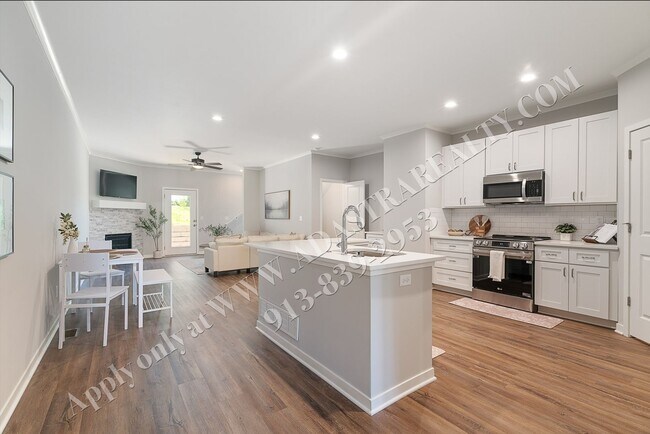 Building Photo - Brand New!! Townhome 3 Bed 2.5 Bath in Olathe-Available in JULY!!