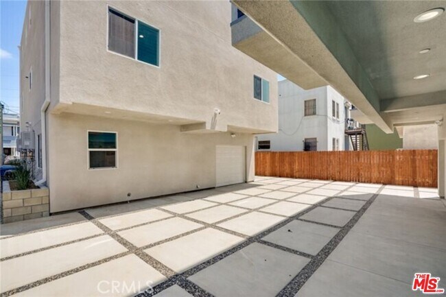 Building Photo - 1821 S New England St