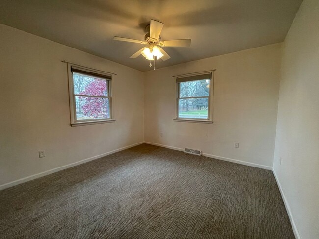 Building Photo - Three Bedroom Home in Richland