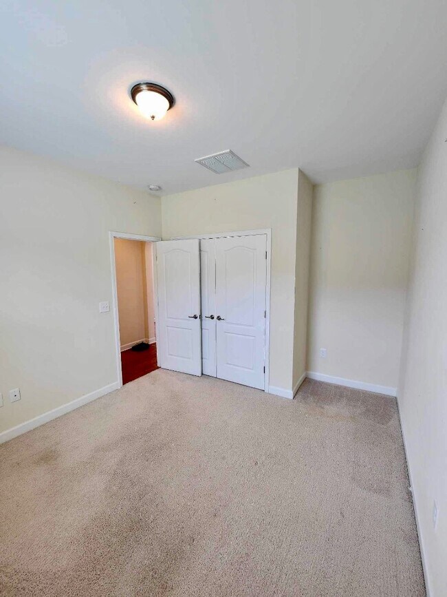 Building Photo - 909 Looking Glass Ct