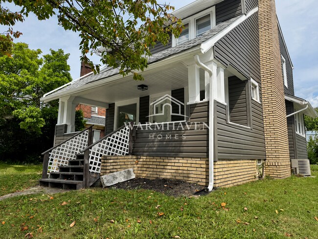 Building Photo - 1203 N Main St