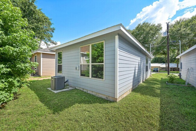 Building Photo - 16724 E Forrestal St