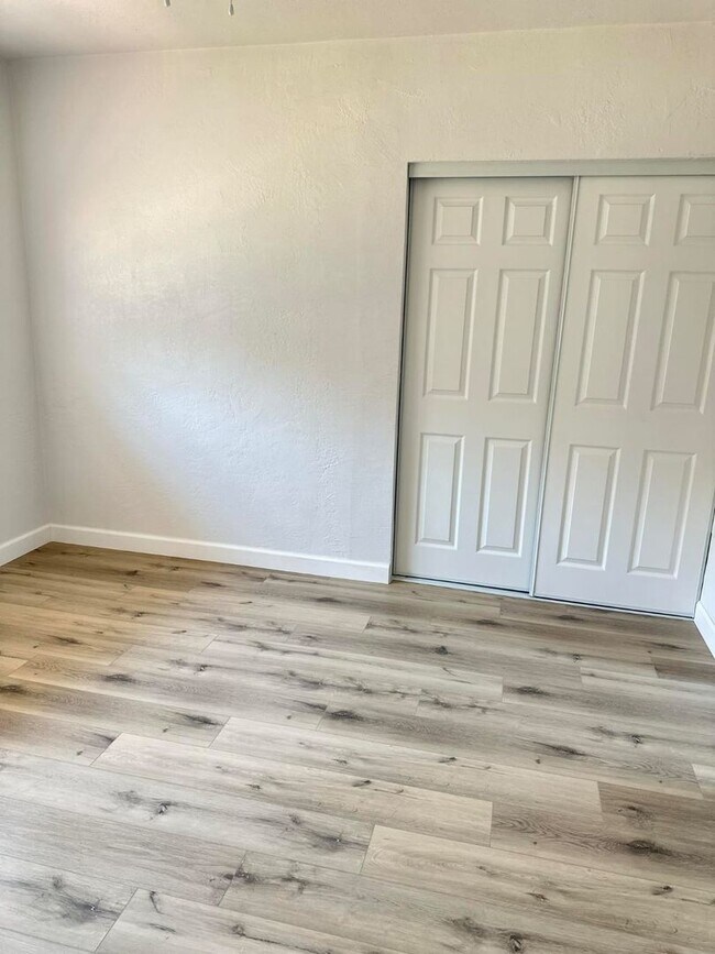 Building Photo - Live Cheap LLC