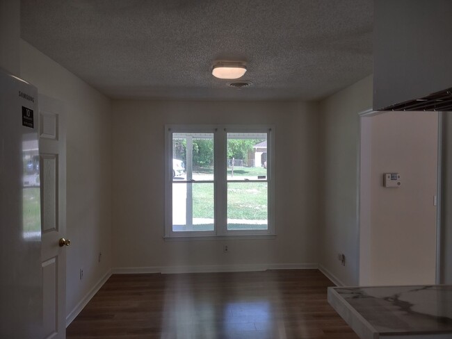 Building Photo - Wonderful Three Bedroom Home in Northeast ...
