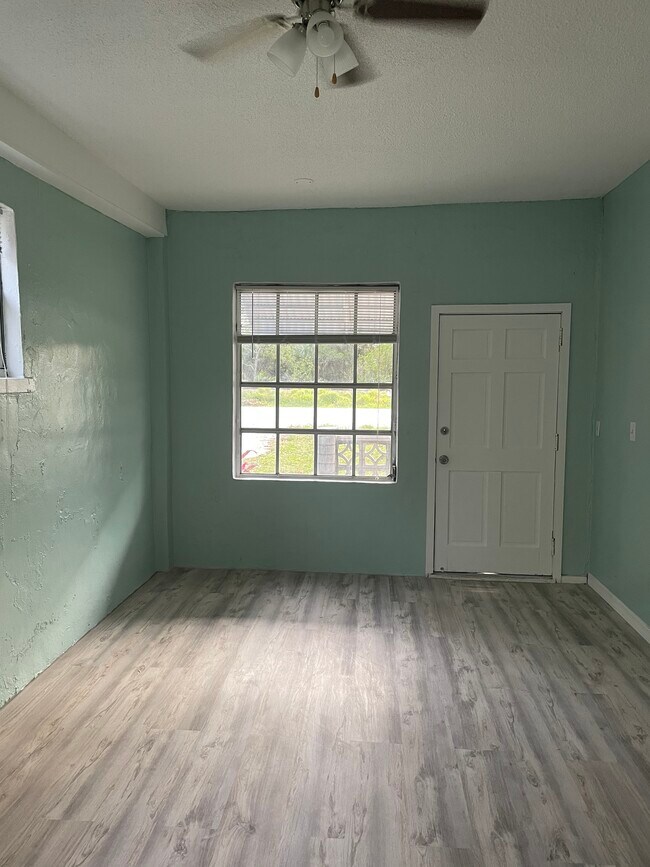 6730 Old Dixie Hwy, Apt 3 6730 Old Dixie Hwy, Apt 3 Vero Beach FL