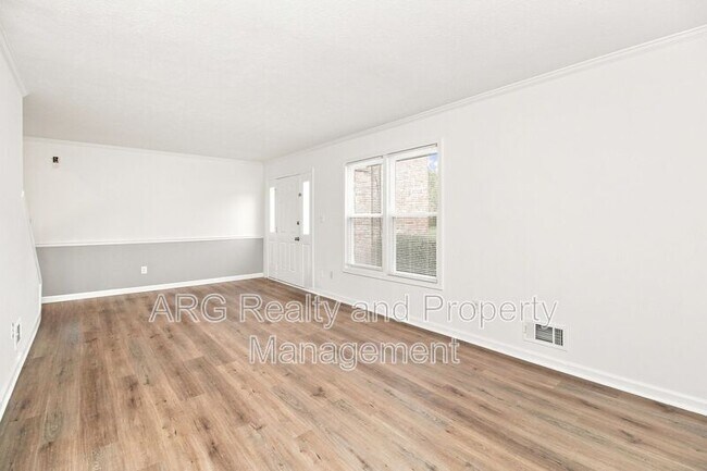 Building Photo - 2142 Fairway Ct SE