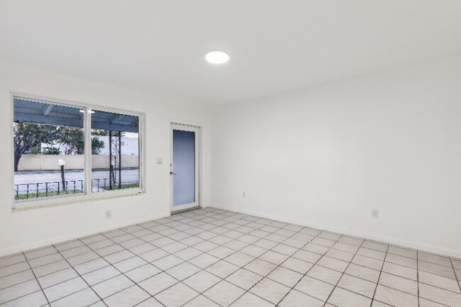 Building Photo - 622 Oriental Blvd