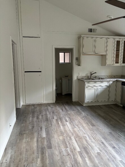 Building Photo - 10142 La Porte Rd