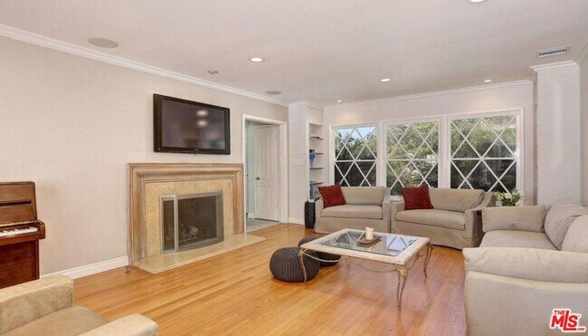 Building Photo - 3076 Earlmar Dr