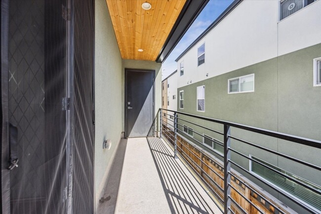 Building Photo - Upscale rear unit in the heart of Denver!